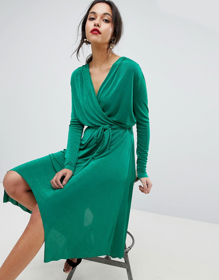 зелёное платье с запахом
