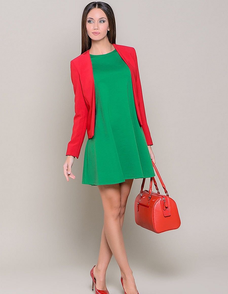 Зеленое платье с красным