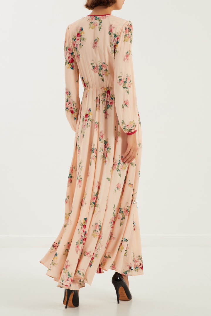бежевое платье с цветочным принтом