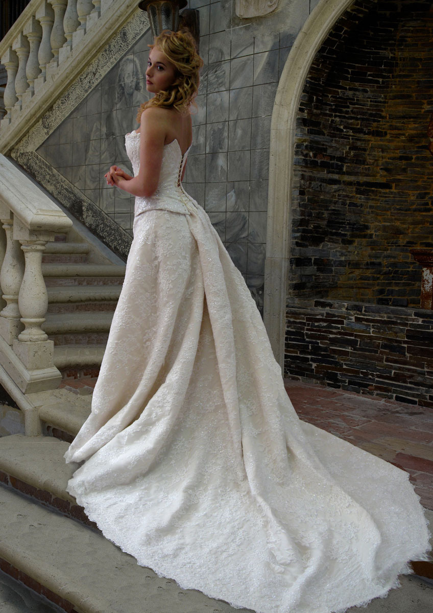 свадебное платье со шлейфом фото