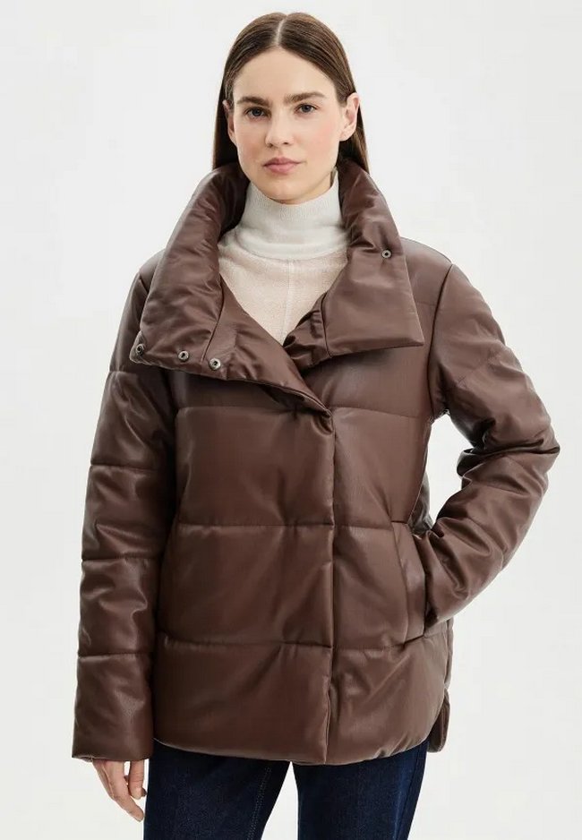 Куртка кожаная утепленная Zarina. Цвет: коричневый. Сезон: Осень-зима