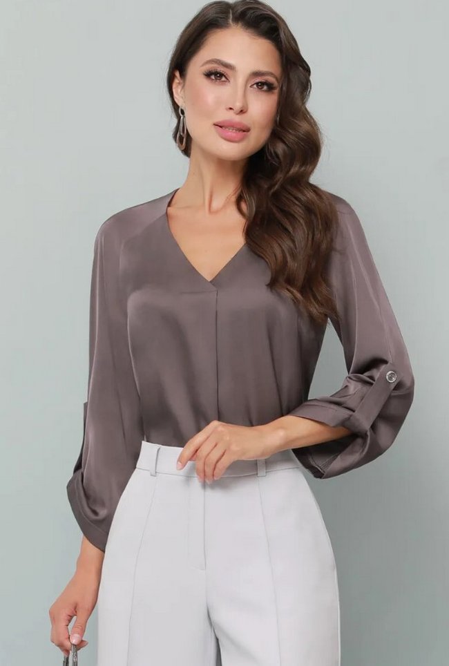 Элегантная серая блузка с современными модными деталями