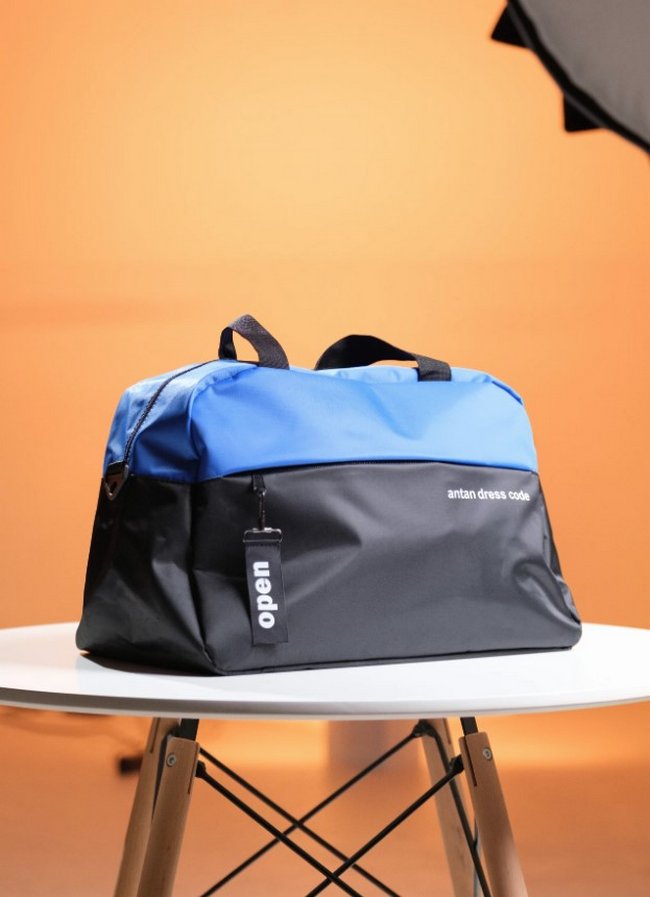 Спортивно-дорожная сумка ANTAN из прочной непромокаемой ткани-капровинил, застегивается на молнию, предназначена для поездок, фитнеса, йоги