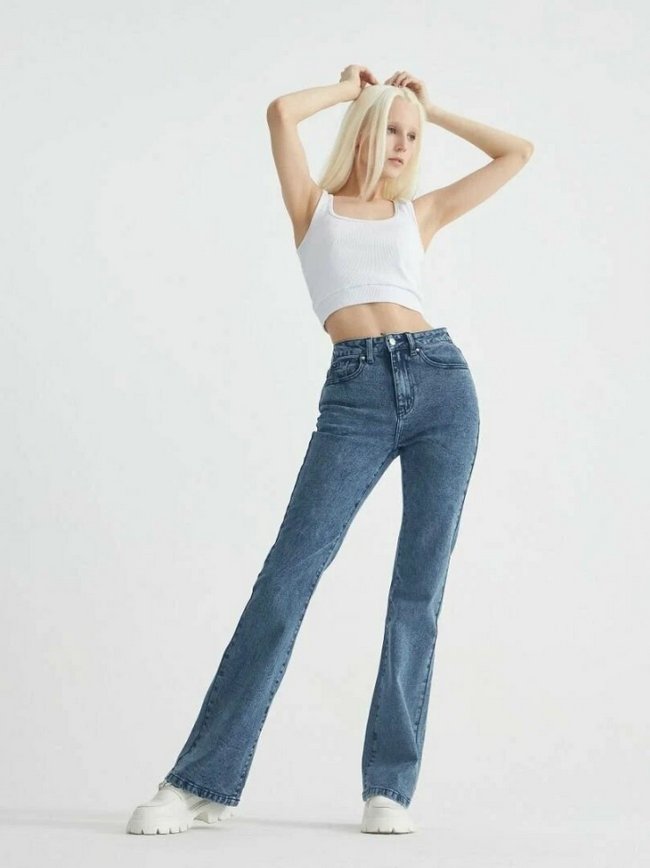 Женские джинсы-буткат VELOCITY с эффектом легкой варки и  потертостью на швах