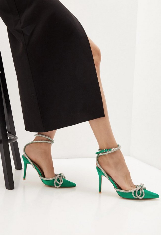 Летние туфли женские Sbalo. Цвет: зеленый. Материал: текстиль