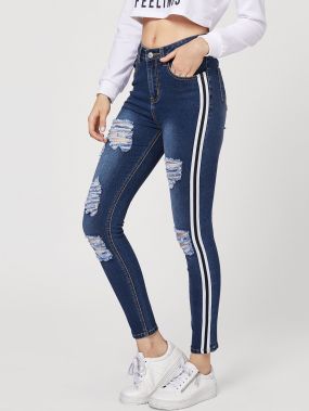 Рваные джинсы со симметрическими полосами