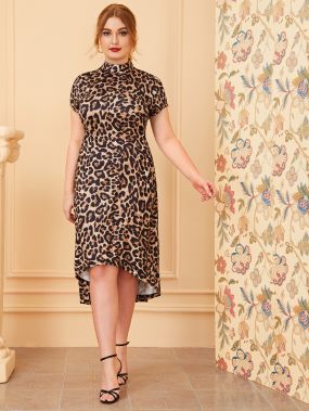Асимметричное платье размера плюс с воротником-стойкой и леопардовым принтом