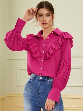 Неоновая розовая рубашка с оборками