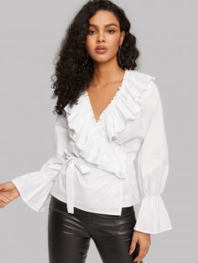 Плиссированная блуза с оборками и V-образным вырезом