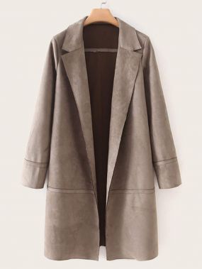 Однотонное замшевое пальто с оригинальным воротником