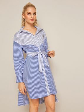Двухцветное платье-рубашка в вертикальную полоску с поясом