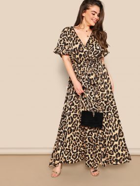 Леопардовое платье с поясом, оборкой и глубоким V-образным вырезом размера плюс