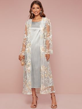 Атласное платье и сетчатое кимоно с вышивкой