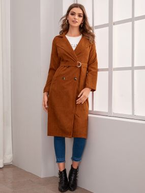 Вельветовое пальто с пуговицами и поясом