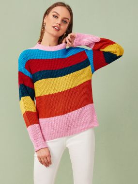 Контрастный радужный свитер с воротником-стойкой