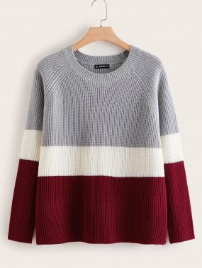 Контрастный свитер размера плюс с рукавом-регланом