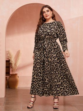 Леопардовое платье с оригинальным рукавом и поясом размера плюс