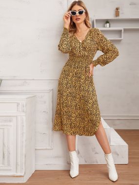 Платье с леопардовым принтом и разрезом