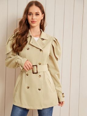 Двубортное пальто с пышными рукавами и поясом