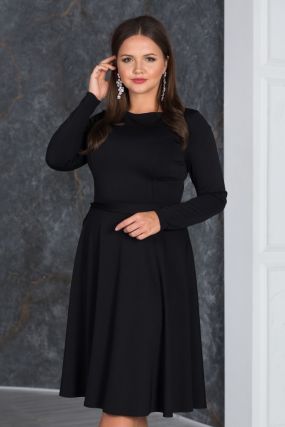 Элегантное черное платье с широкой юбкой