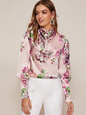 Цветочная атласная блуза с оригинальным рукавом