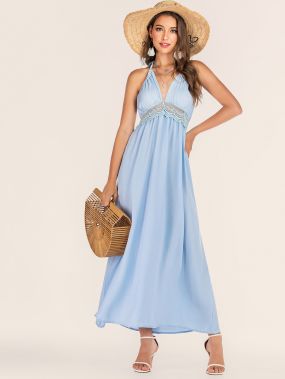 Платье-халтер с открытой спинкой и кружевом