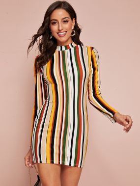 Облегающее разноцветное полосатое платье с воротником-стойкой