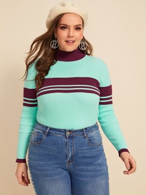 Полосатый вязаный свитер размера плюс