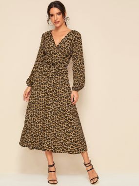 Платье с леопардовым принтом и поясом