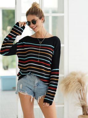 Разноцветный полосатый свитер
