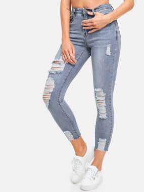 Рваные беленые облегающие джинсы как промывания