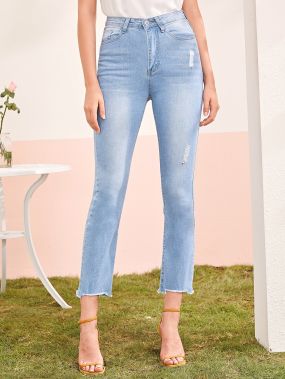 Рваные короткие джинсы с необработанным низом