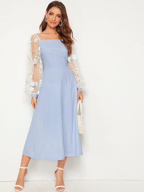 Расклешенное платье с оригинальнвм рукавом и вышивкой