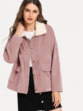 Вельветовое пальто с пуговицами и карманами