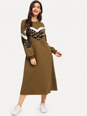 Леопардовое платье с заниженной линией плеч