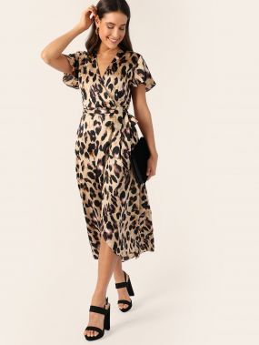 Леопардовое платье с поясом и оригинальным рукавом
