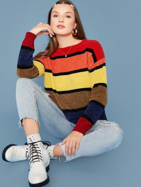 Контрастный полосатый свитер со спущенным рукавом