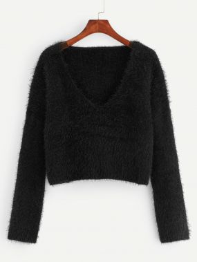 Кроп пушистый свитер с глубоким V-образным вырезом