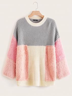 Контрастный вязаный свитер размера плюс
