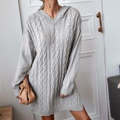 Вязаное платье-свитер с капюшоном