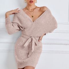 Платье-свитер с поясом и жемчугами