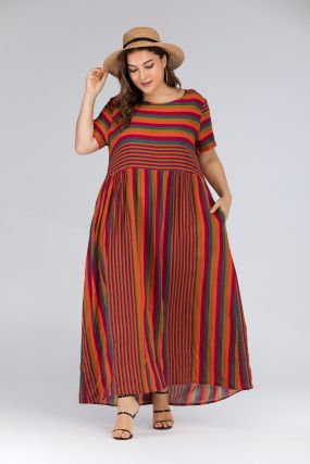 Разноцветное полосатое длинное платье размера плюс