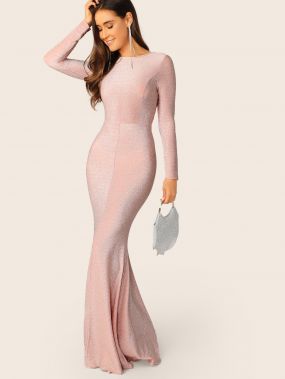Блестящее платье-русалка с разрезом и открытой спинкой