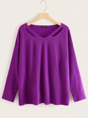 Однотонный рваный свитер размера плюс с v-образным вырезом