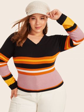 Разноцветный полосатый свитер размера плюс