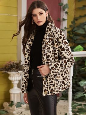 Плюшевое пальто с леопардовым принтом и пуговицами