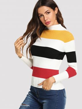 Разноцветный свитер с стендом воротником