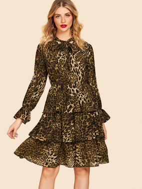 Леопардовое платье с завязкой на шее