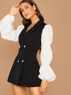 Контрастное двубортное платье-пиджак с оригинальным рукавом