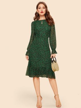 Леопардовое платье в стиле 60-х годов с оригинальным рукавом